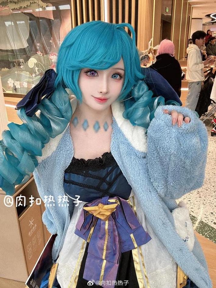 珍珠耳环cosplay，凉凉子实习生采集室美图奉上
