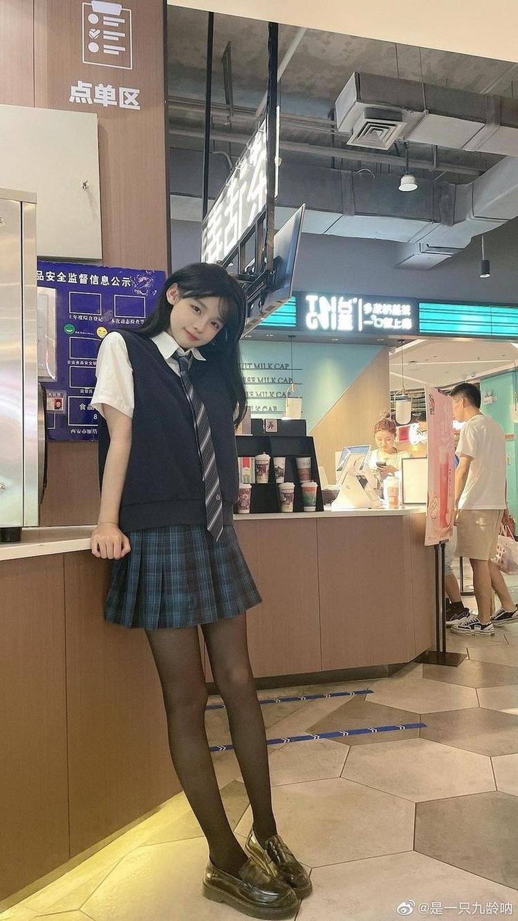 美图推荐：欣赏是一只九龄呐本名的精彩cos作品
