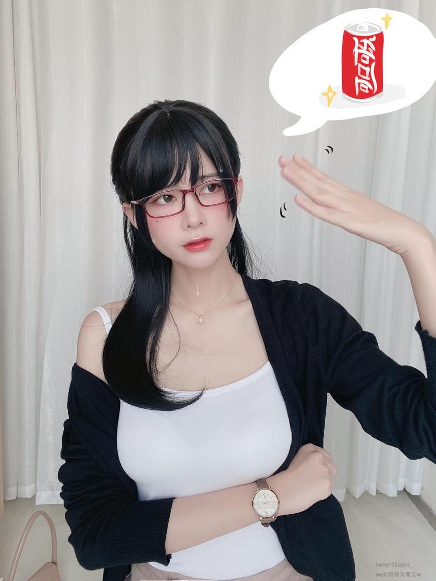 眼酱大魔王w上班前的自拍，跟大家分享一组精选的原图