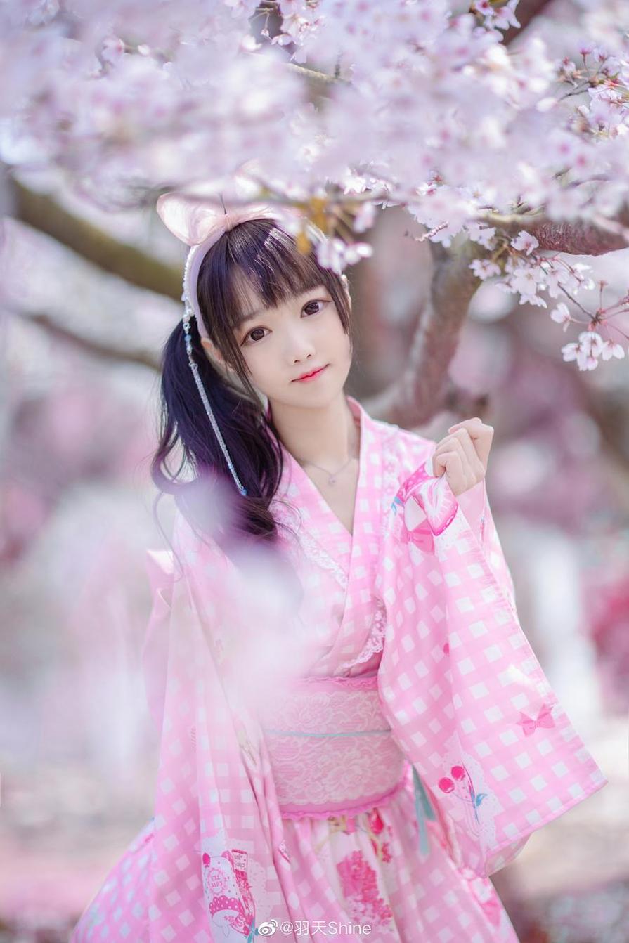 “羽天shine小黄鸭图库”：展现cosplay风范的最佳选择