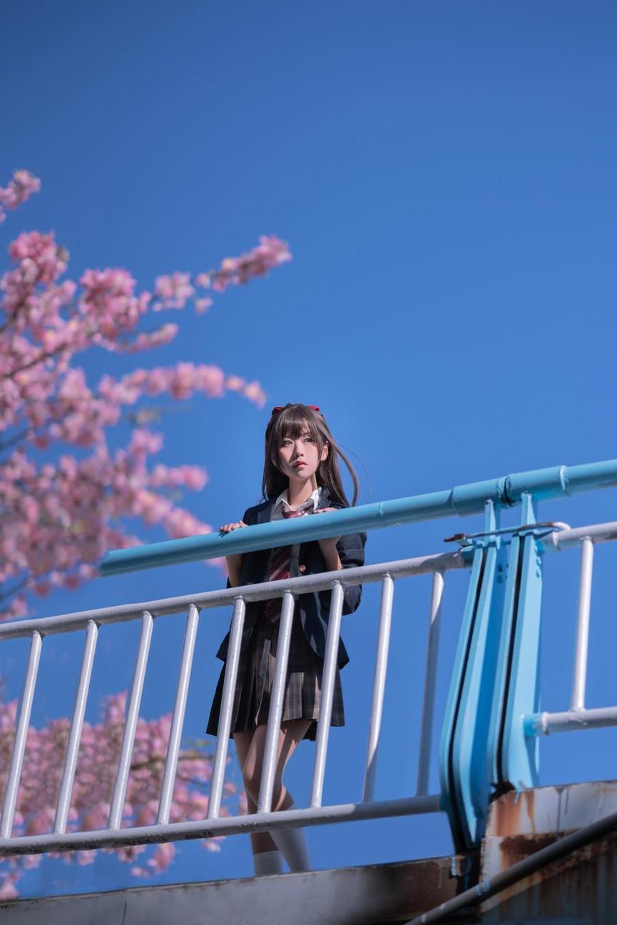 萌芽儿jk最火的cos作品，细节展现出完美的摄影技巧